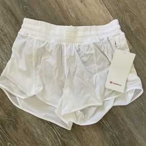 BNWT Lululemon Womens White Hotty Hot Running shorts  Sz 6